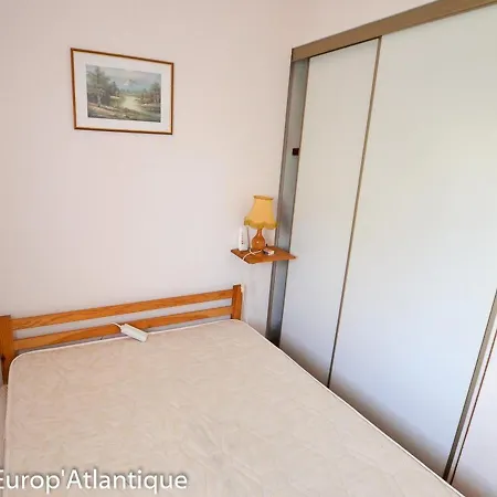 Maison De Plain-pied Avec Piscine Surveillee, Proche Commerces Et - Fr-1-705-5