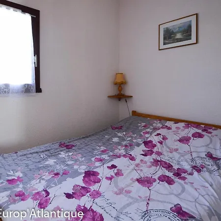 Maison De Plain-pied Avec Piscine Surveillee, Proche Commerces Et - Fr-1-705-5