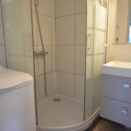 بيت للعطل Maison De Plain-pied Avec Piscine Surveillee, Proche Commerces Et - Fr-1-705-5 *