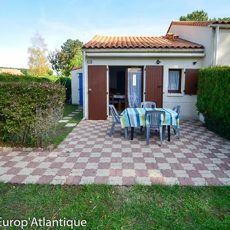 Maison De Plain-pied Avec Piscine Surveillee, Proche Commerces Et - Fr-1-705-5